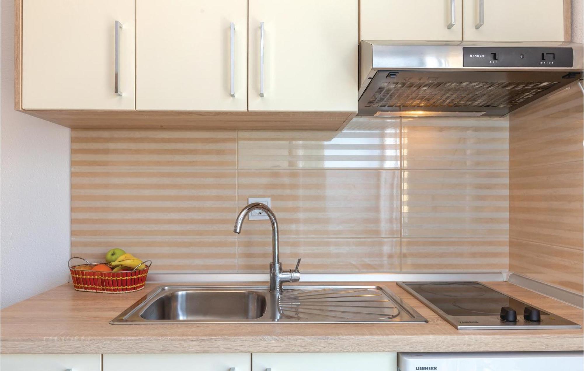 Nice Studio In Krvavica With Kitchen Exterior foto